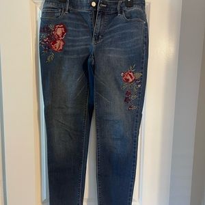 White House Black Market Floral Embroidered Straight Crop Jeans. Size  8.